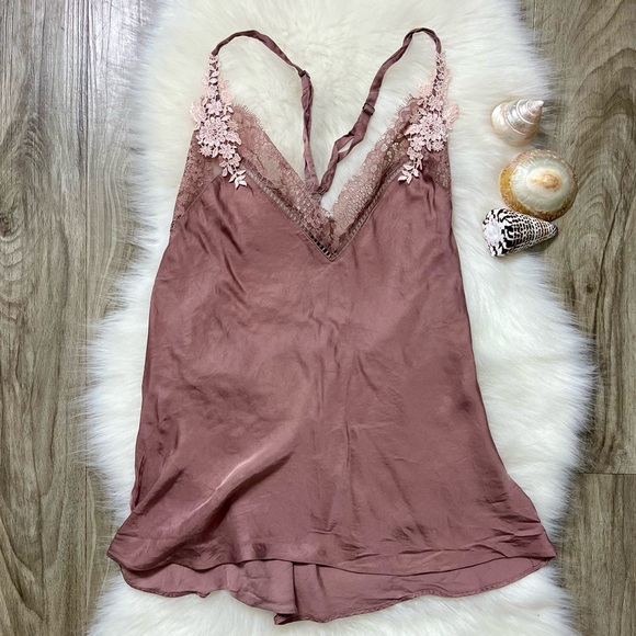 Topshop Other - Topshop lace silky tank top size medium 8